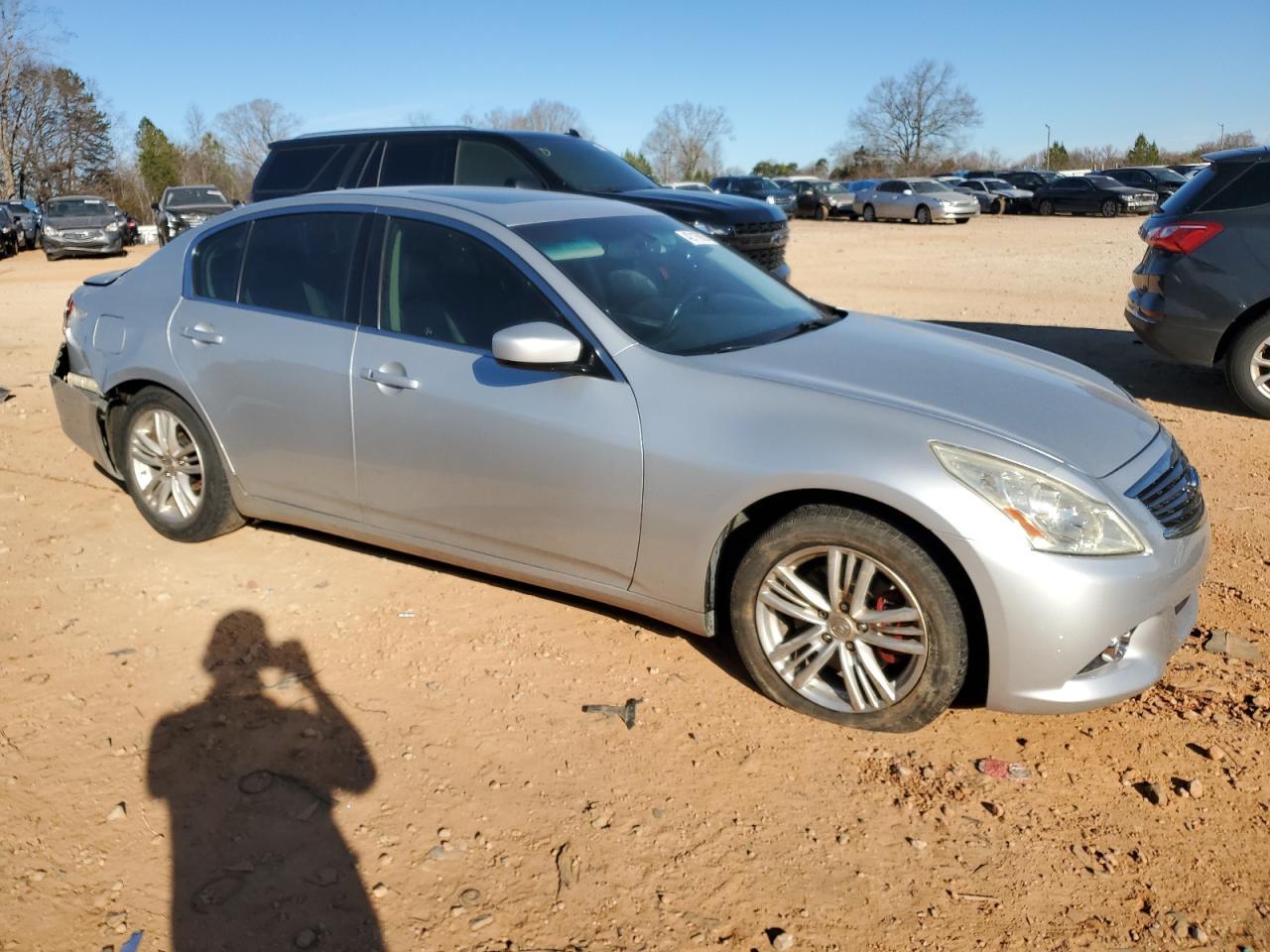 2011 INFINITI G37 BASE - Image 4