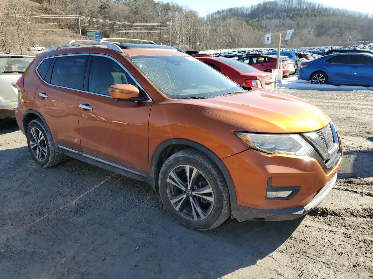 2017 NISSAN ROGUE SV - Image 4