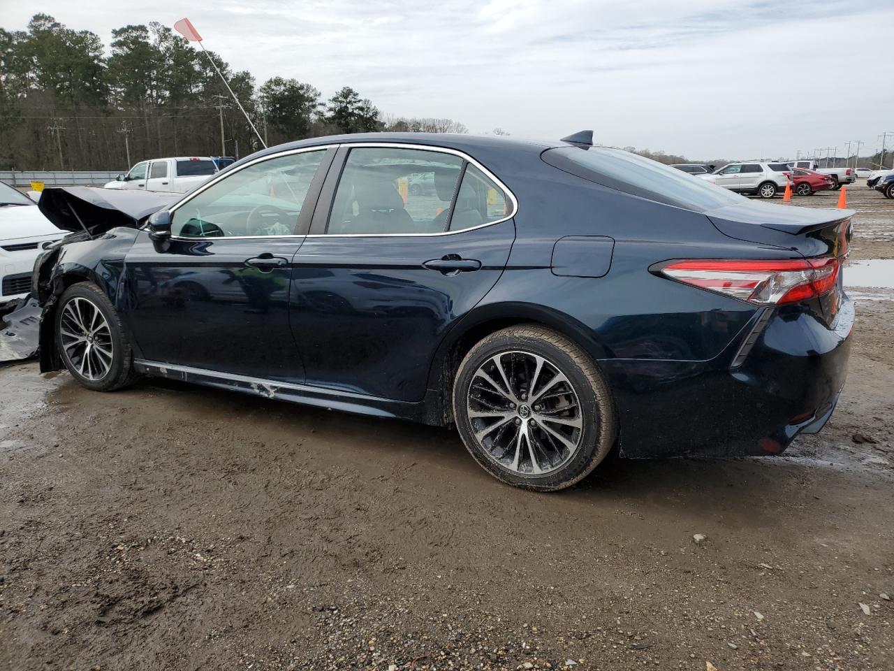 2018 TOYOTA CAMRY L - Фото 2