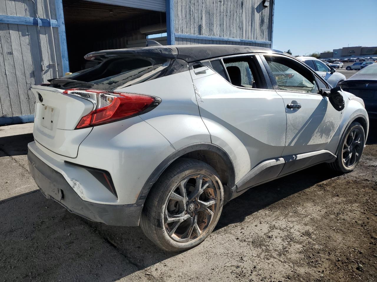 2021 TOYOTA C-HR XLE - Фото 3