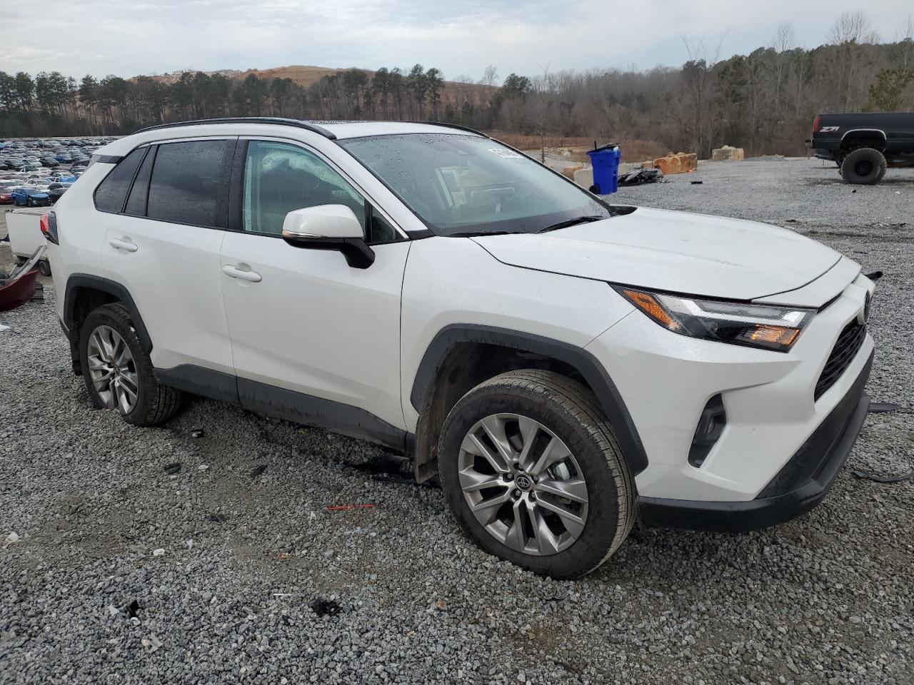 2024 TOYOTA RAV4 XLE P - Image 4