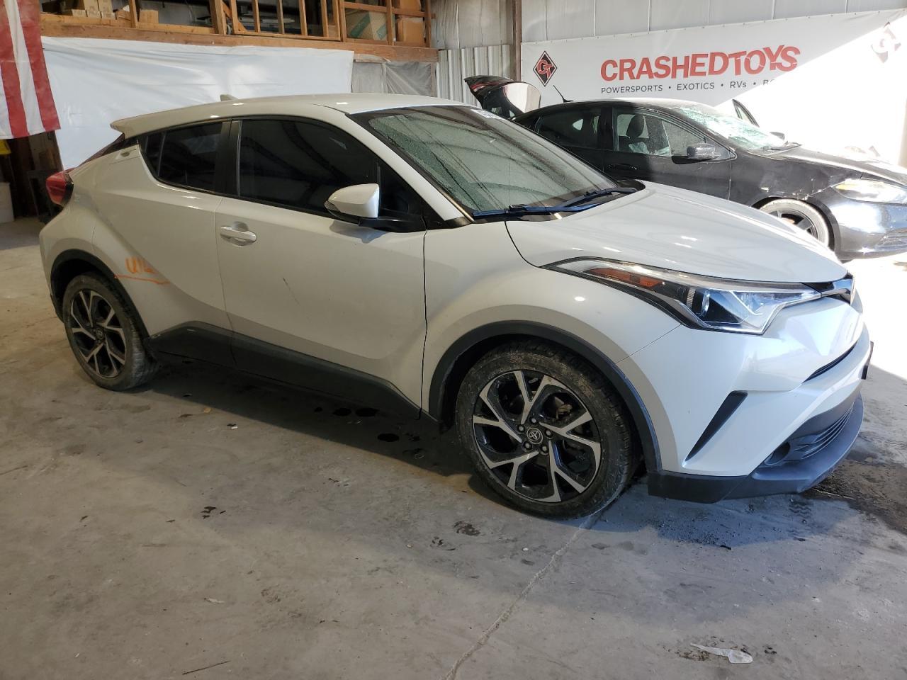 2018 TOYOTA C-HR XLE - Фото 4