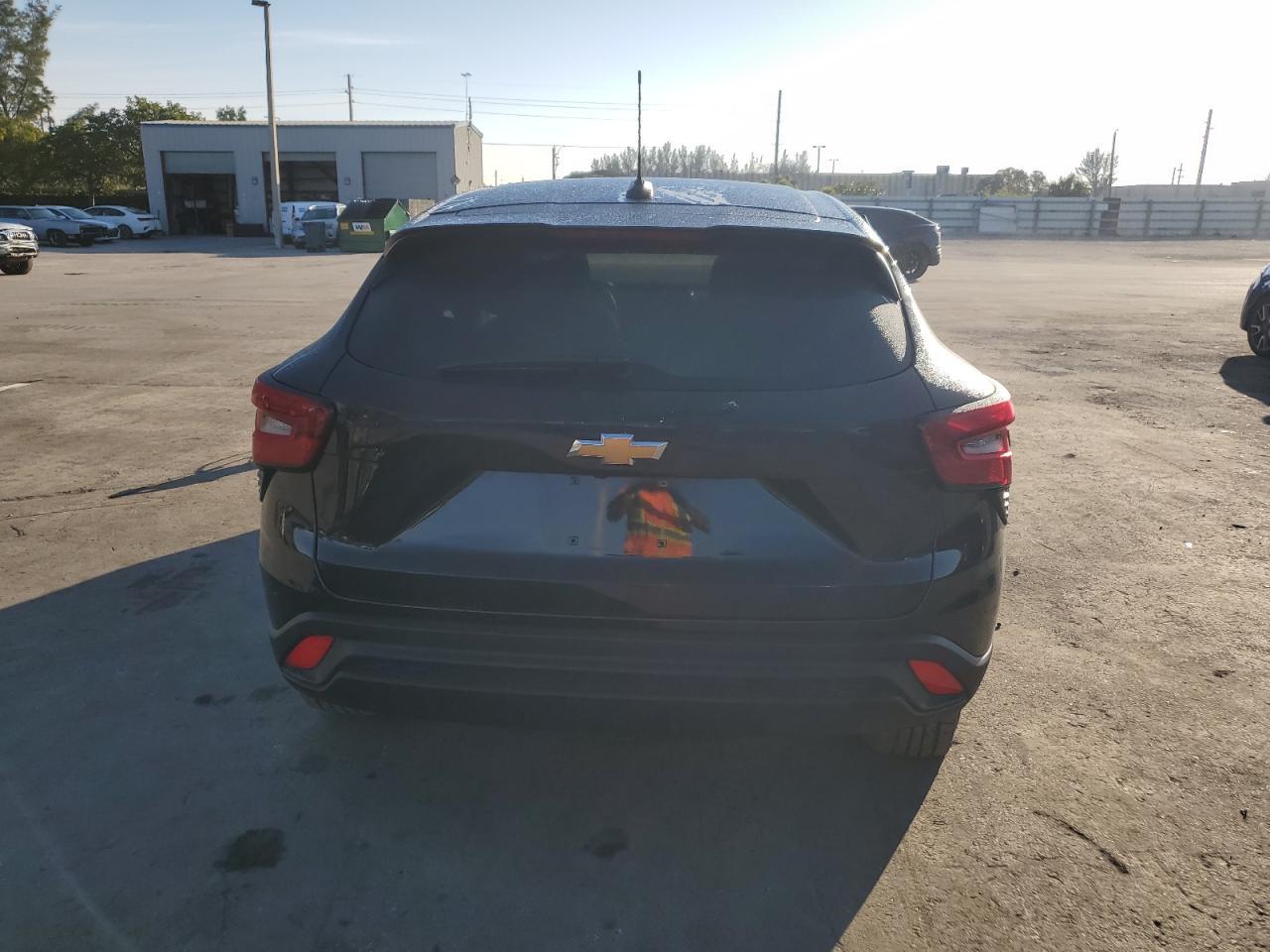 2024 CHEVROLET TRAX LS - Фото 6