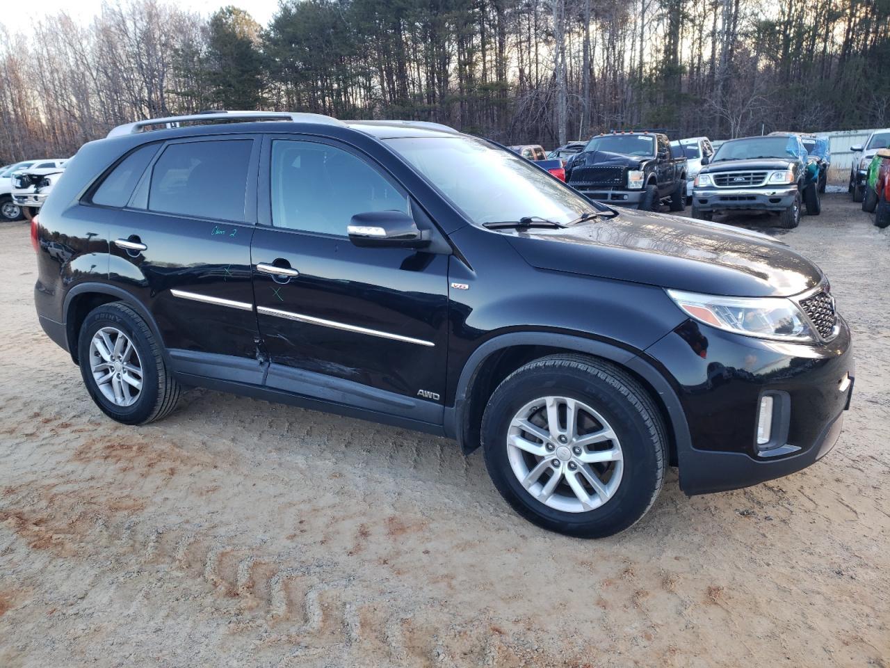 2015 KIA SORENTO LX - Image 4