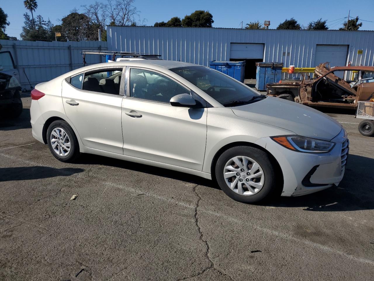 2017 HYUNDAI ELANTRA SE - Image 4