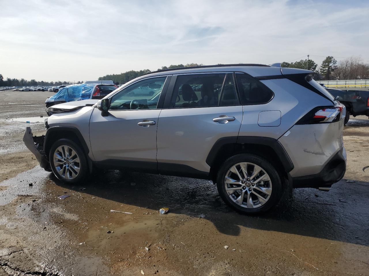 2024 TOYOTA RAV4 XLE P - Фото 2