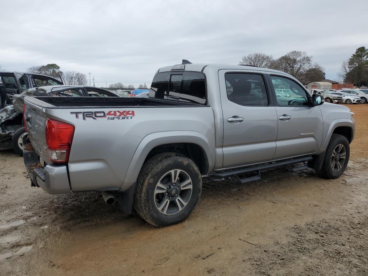 2017 TOYOTA TACOMA DOU - Фото 3