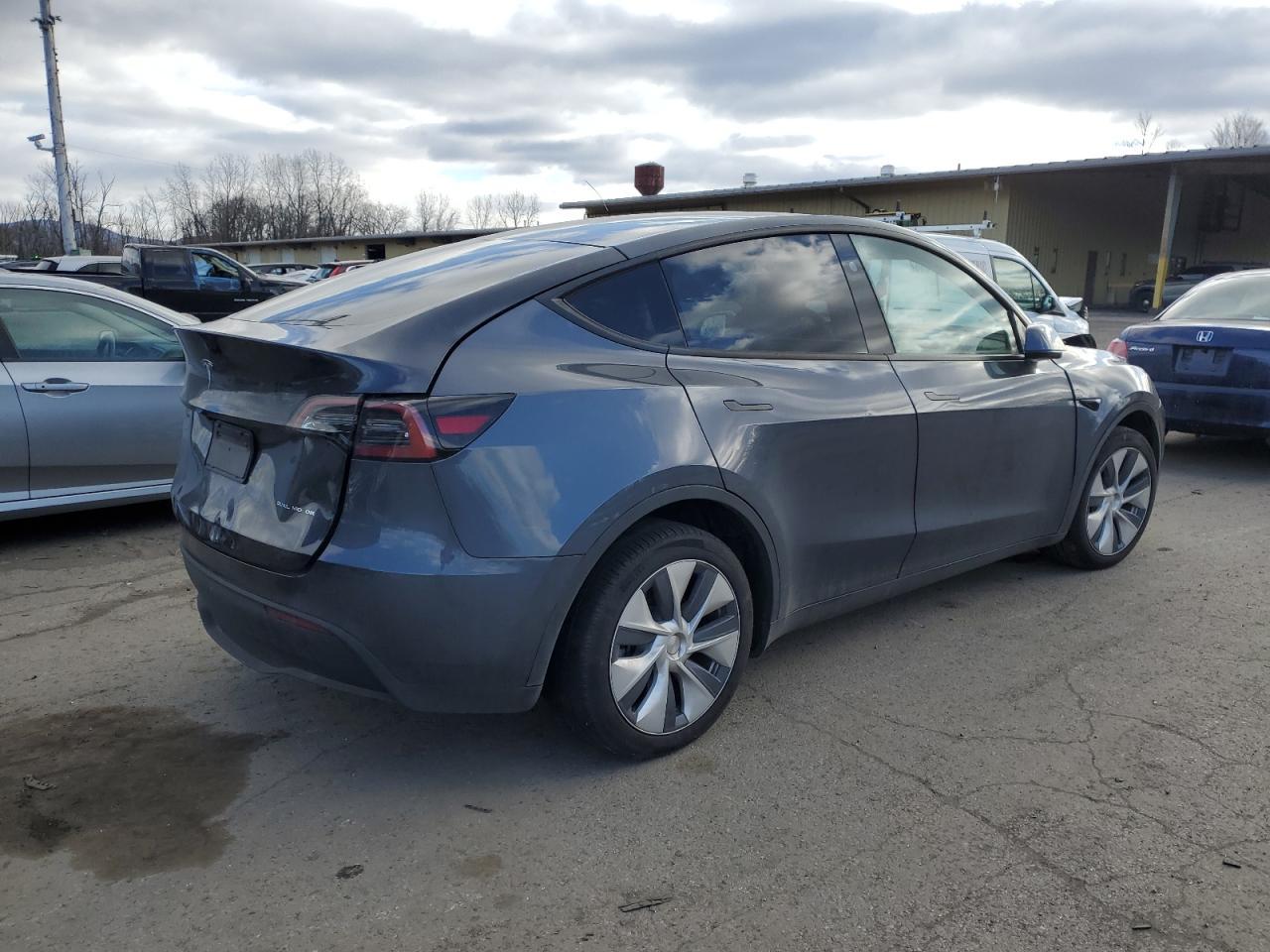 2023 TESLA MODEL Y - Фото 3