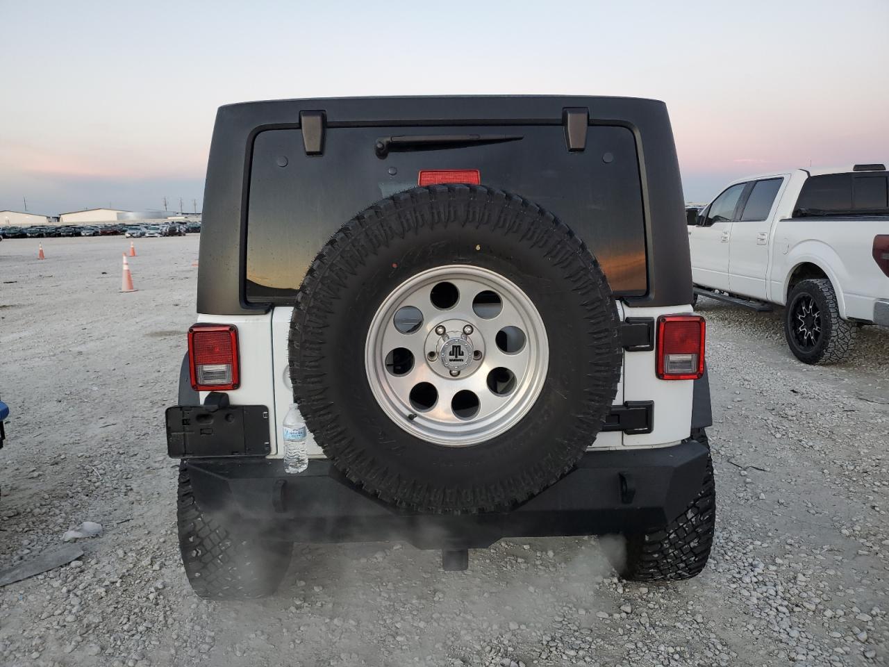 2017 JEEP WRANGLER U - Image 6