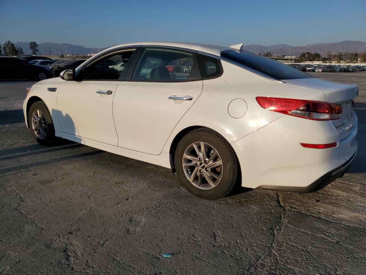 2020 KIA OPTIMA LX - Фото 2