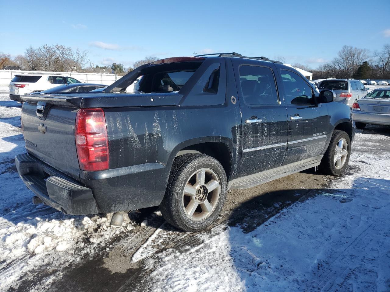 2013 CHEVROLET AVALANCHE - Фото 3