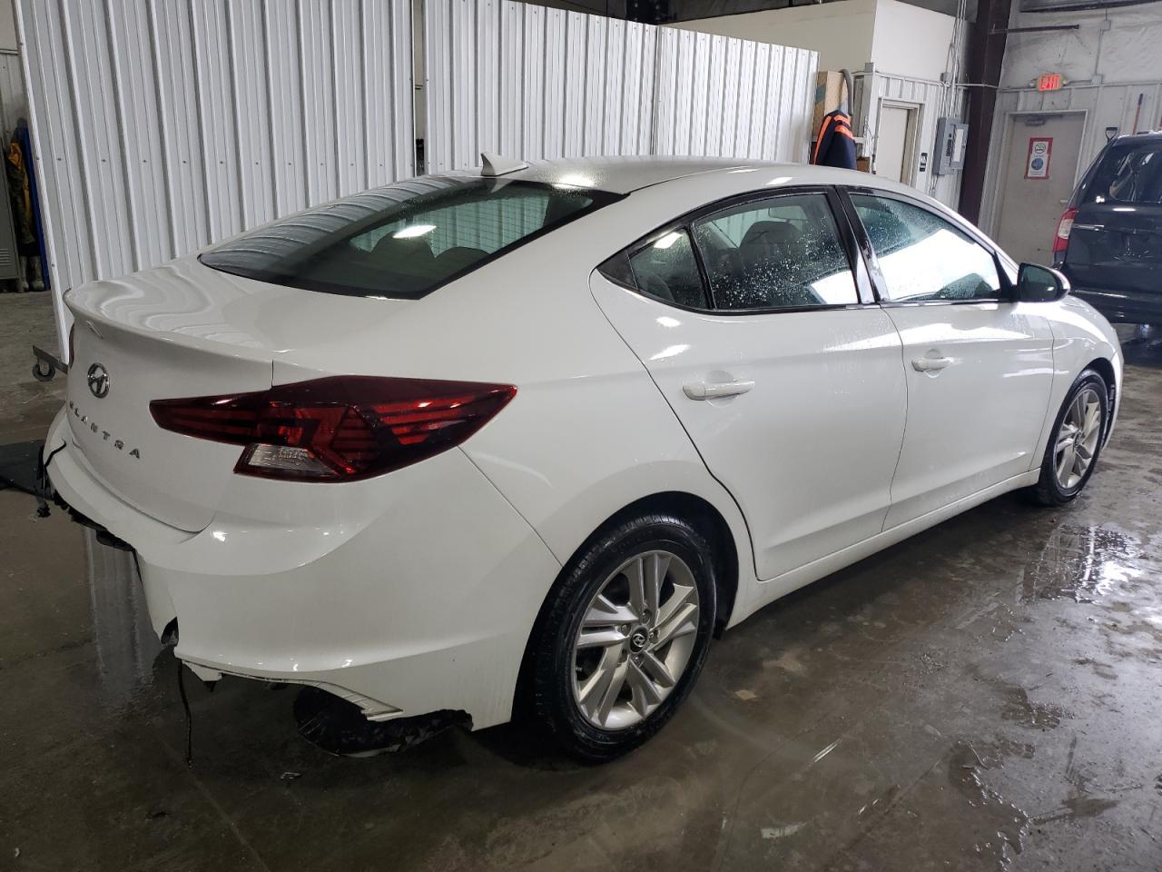 2019 HYUNDAI ELANTRA SE - Фото 3