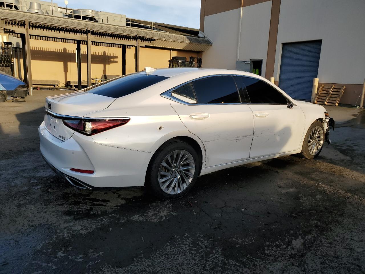 2020 LEXUS ES 350 LUX - Image 3