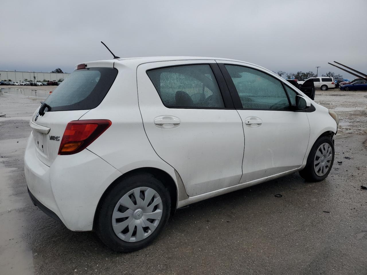 2017 TOYOTA YARIS L - Фото 3