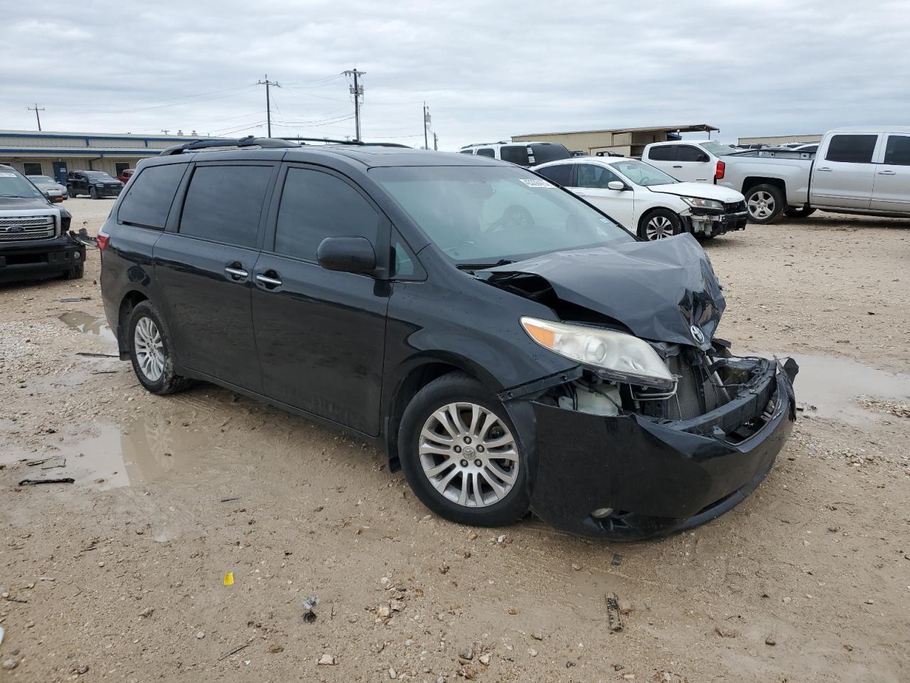 2015 TOYOTA SIENNA XLE - Фото 4