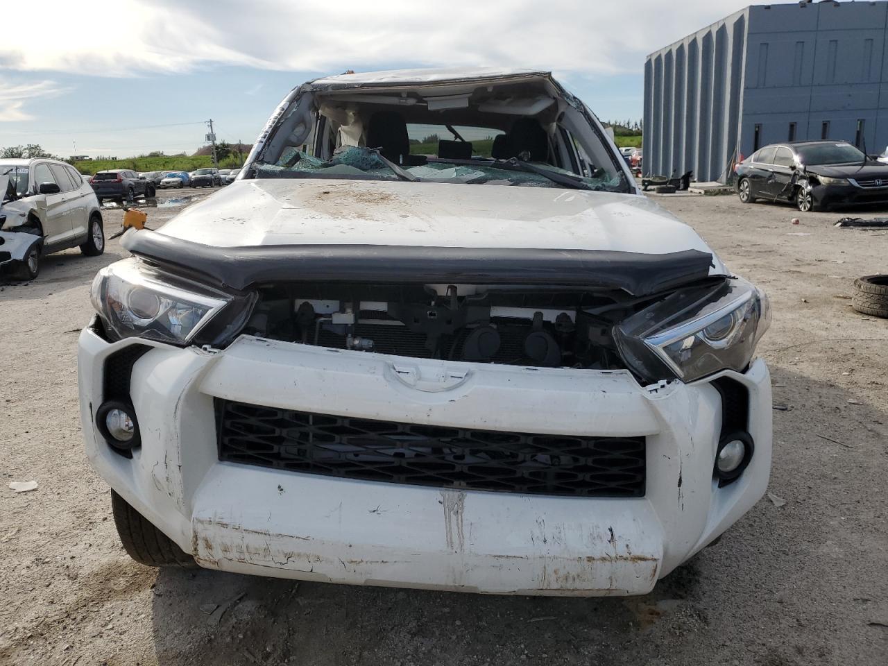 2018 TOYOTA 4RUNNER SR - Фото 5