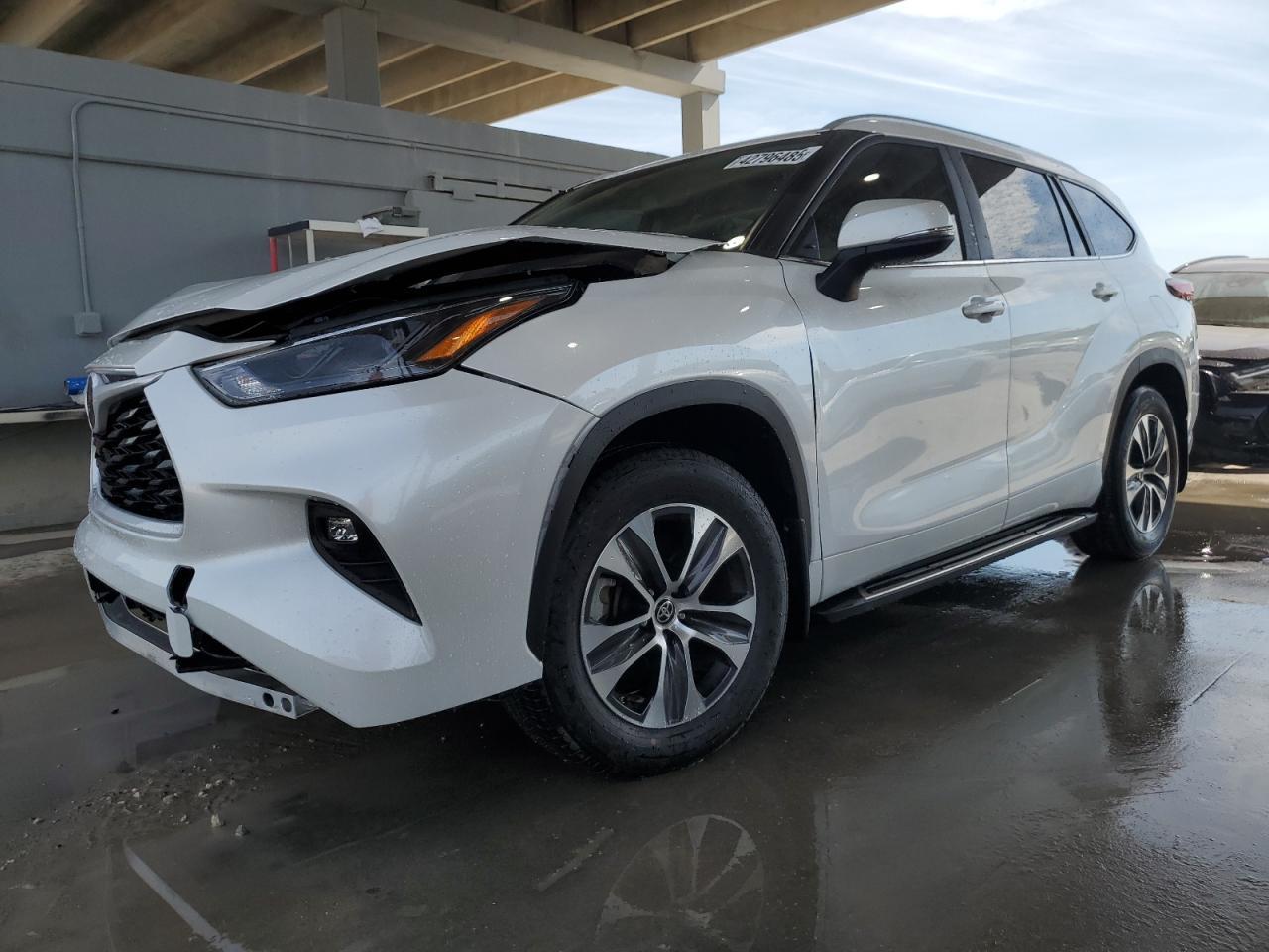 2024 TOYOTA HIGHLANDER
