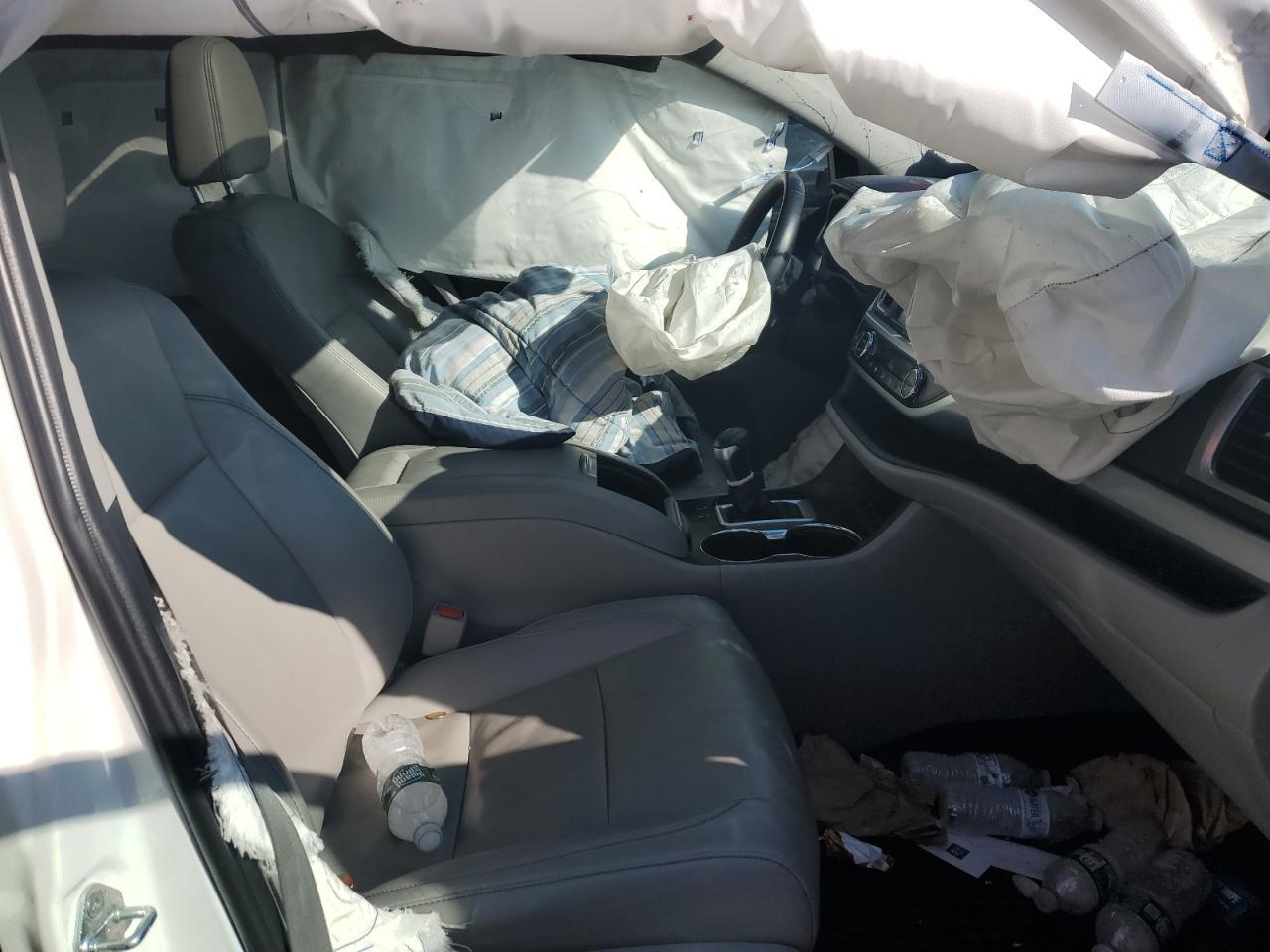 2019 TOYOTA HIGHLANDER - Image 7