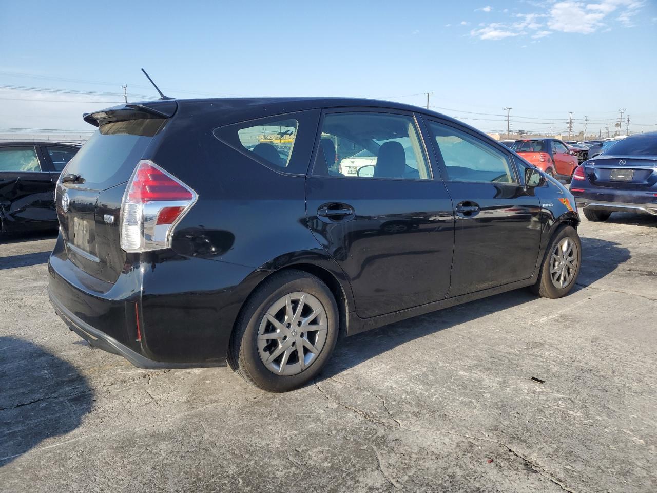 2017 TOYOTA PRIUS V - Image 3