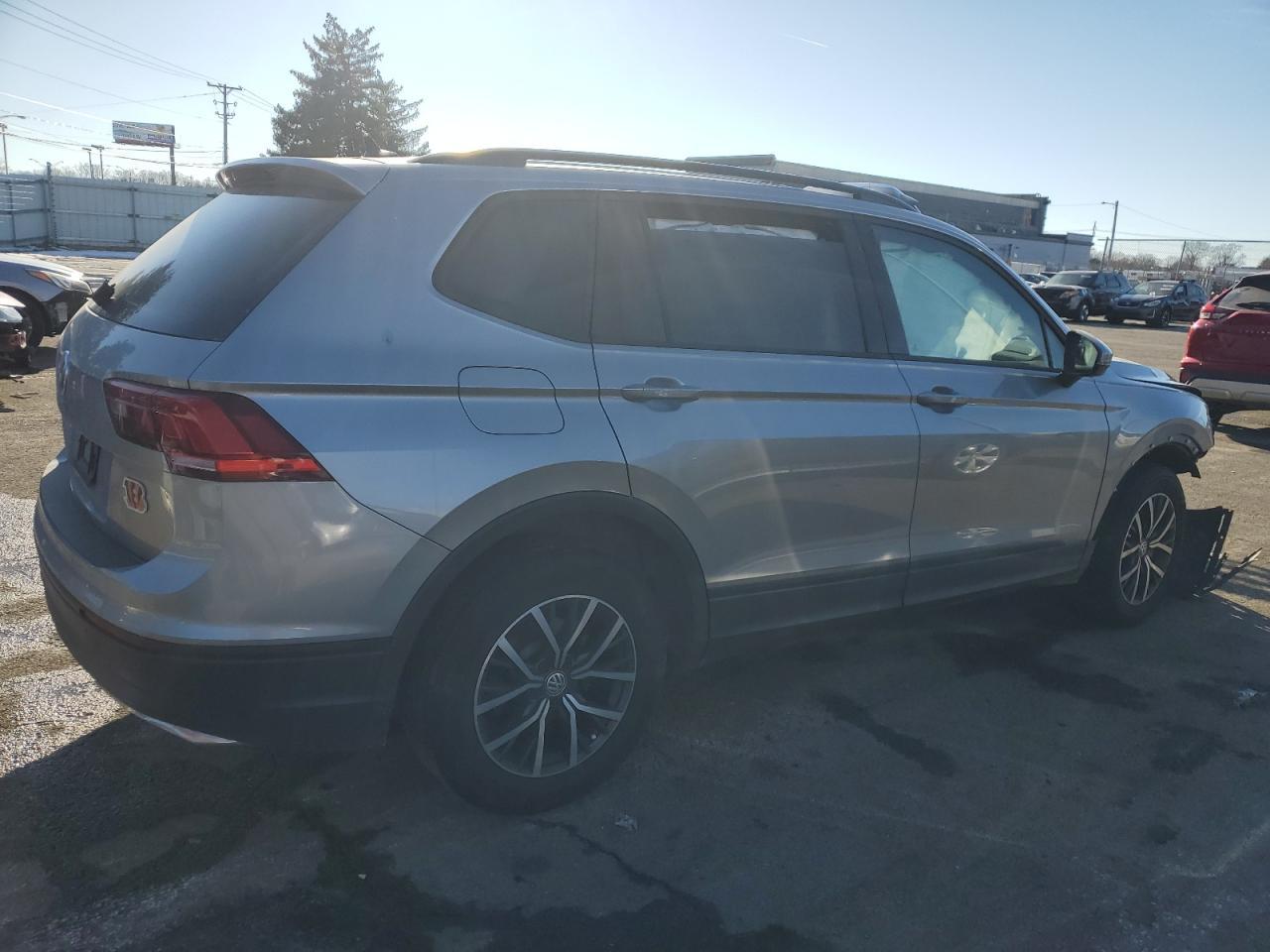 2021 VOLKSWAGEN TIGUAN S - Фото 3