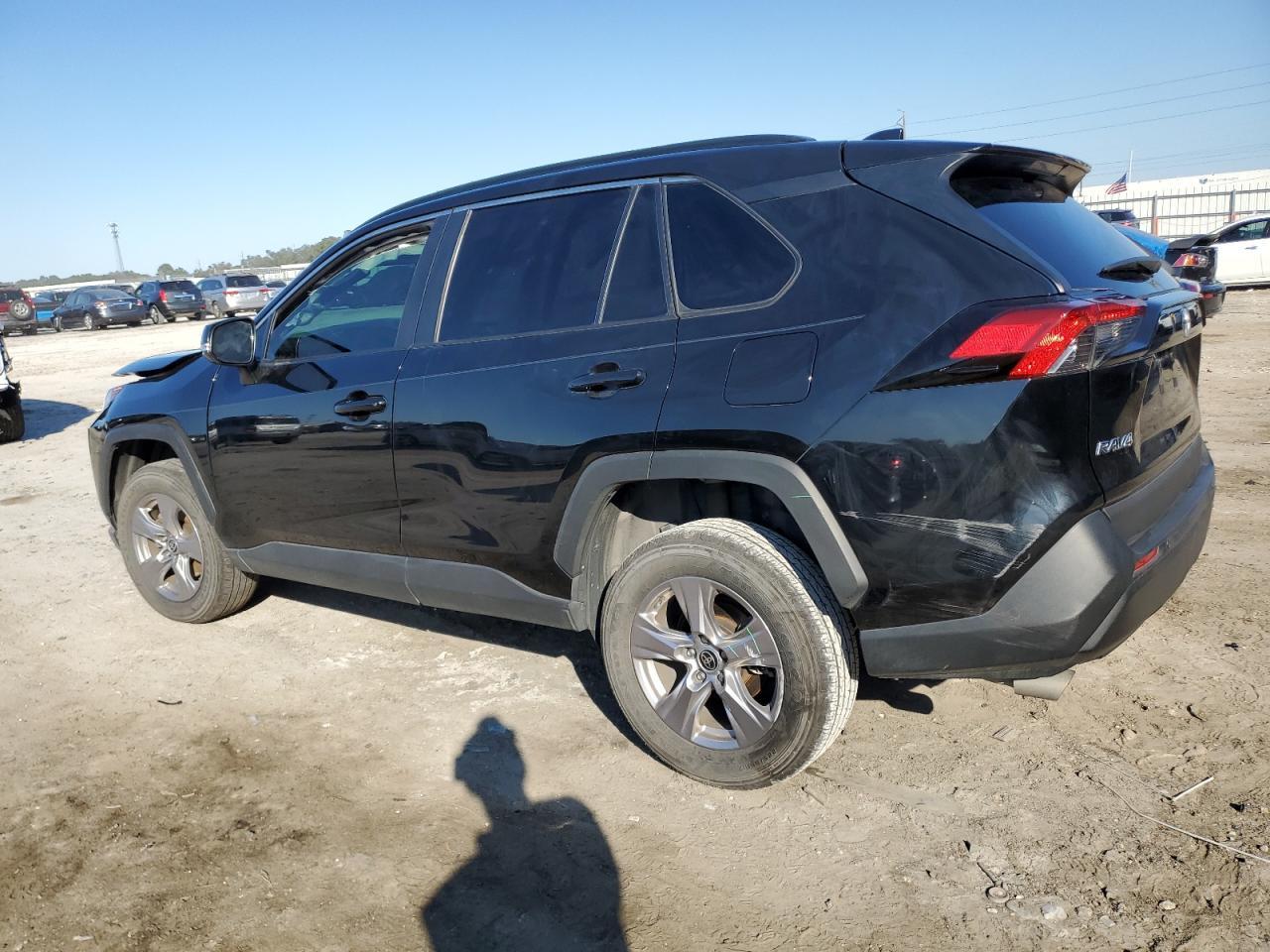 2022 TOYOTA RAV4 XLE - Фото 2