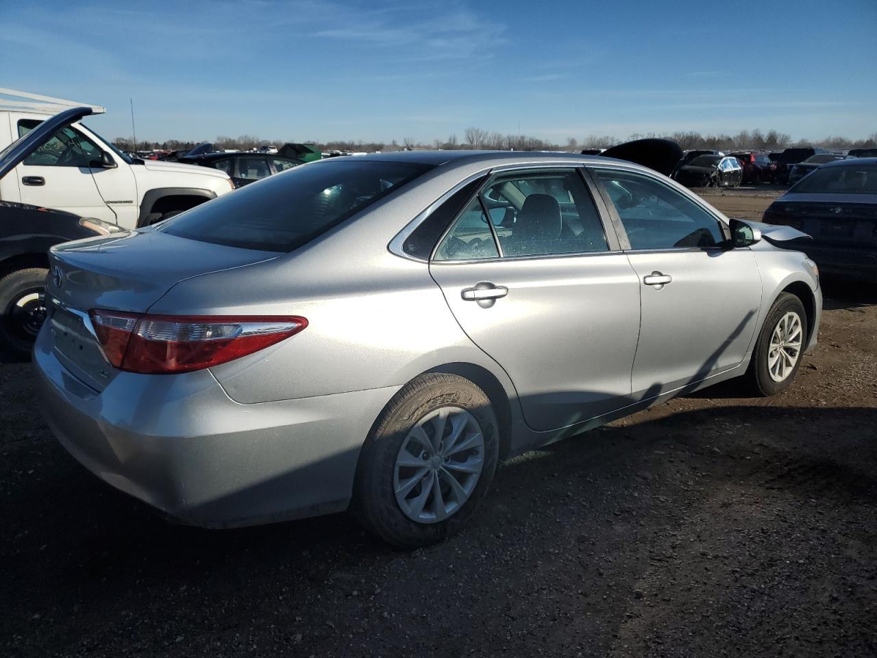 2017 TOYOTA CAMRY LE - Фото 3