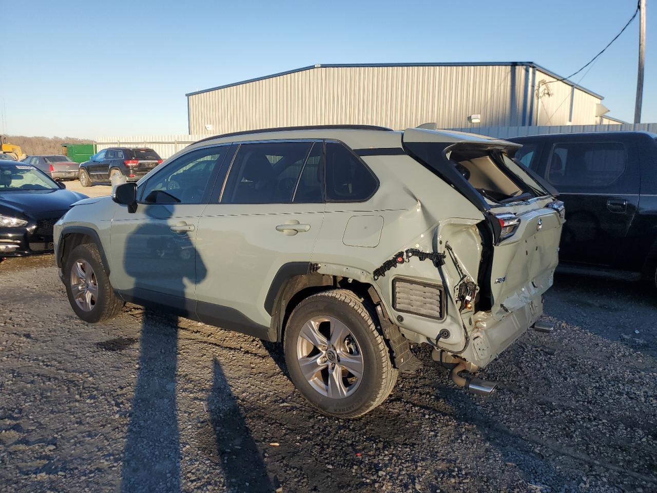 2022 TOYOTA RAV4 XLE - Фото 2