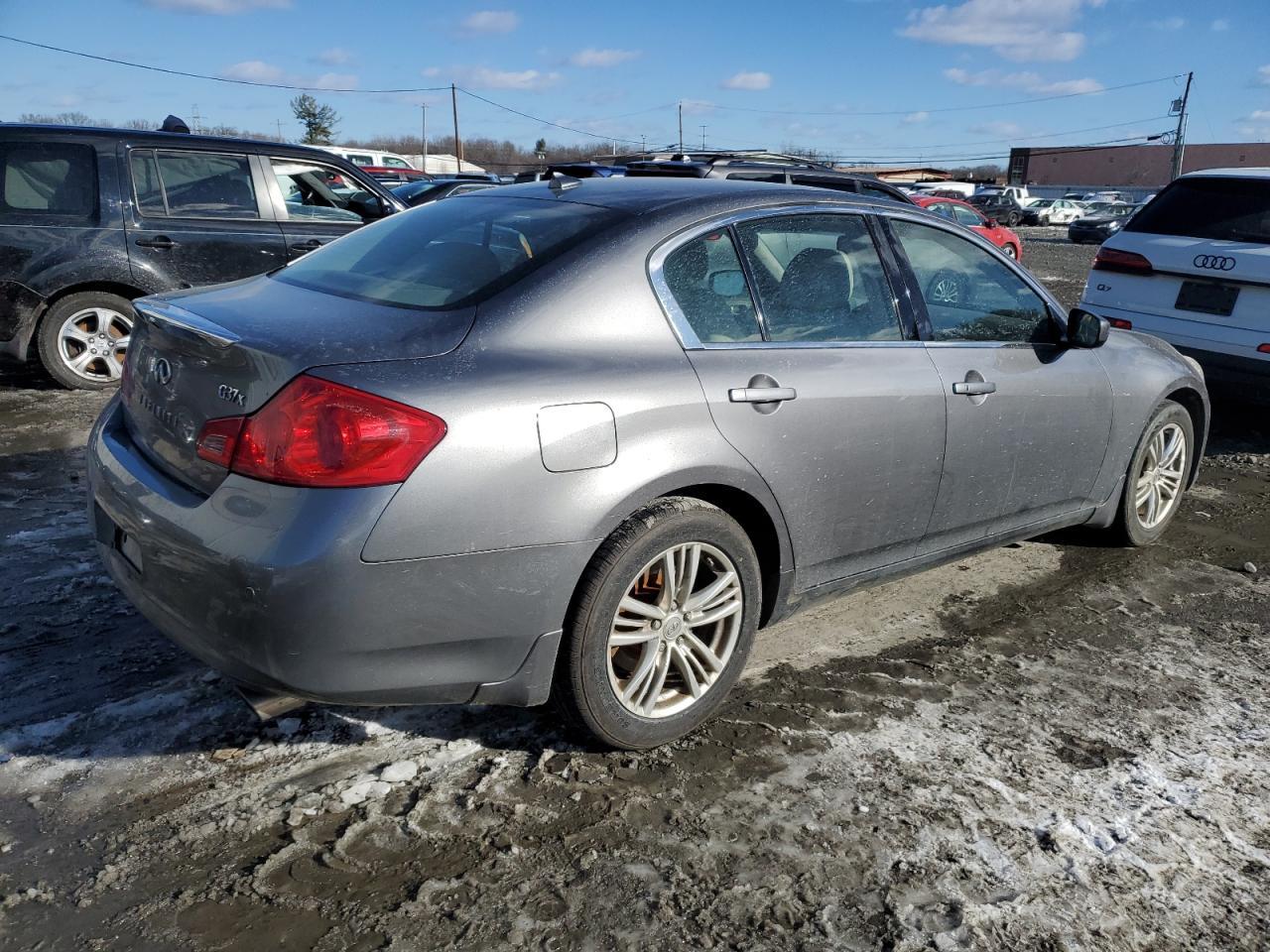 2011 INFINITI G37 - Image 3