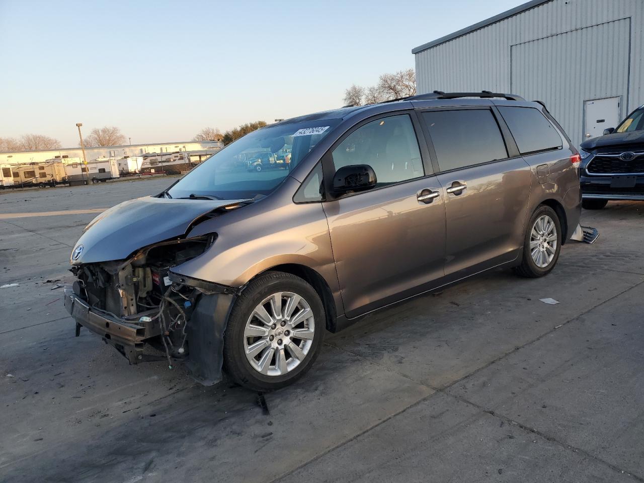 2011 TOYOTA SIENNA XLE