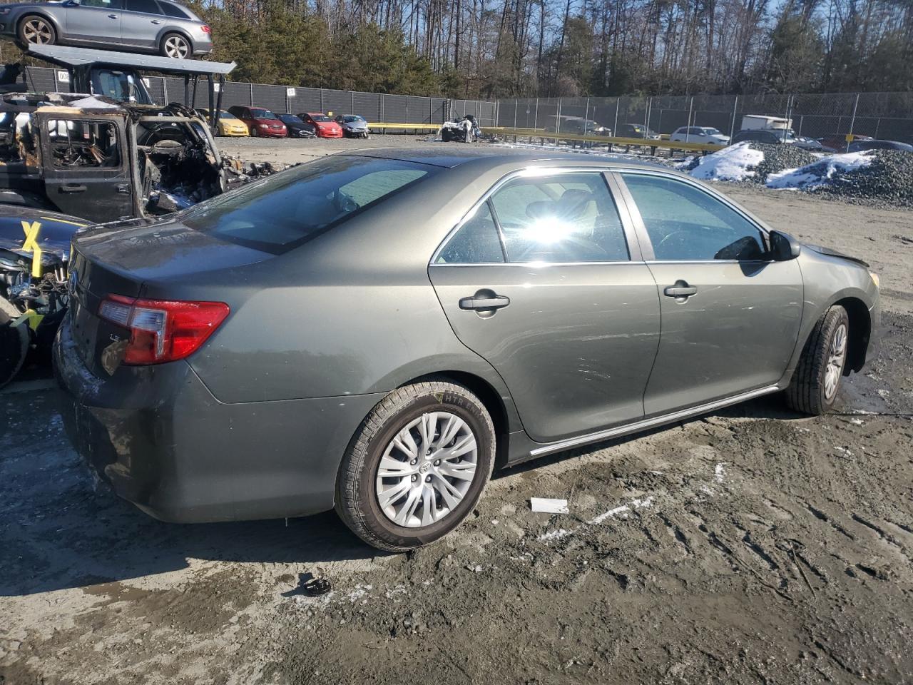 2013 TOYOTA CAMRY L - Фото 3