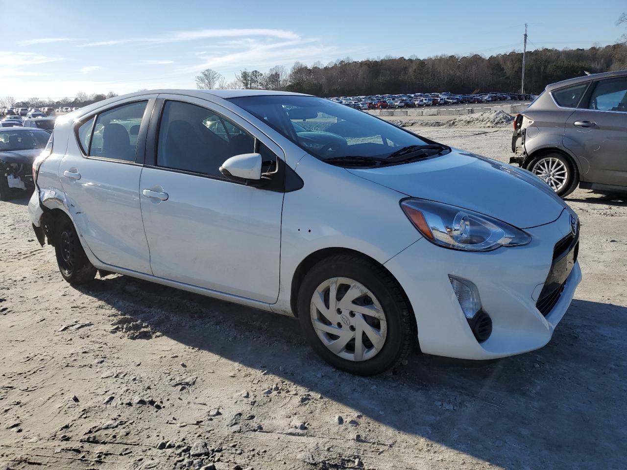 2015 TOYOTA PRIUS C - Image 4