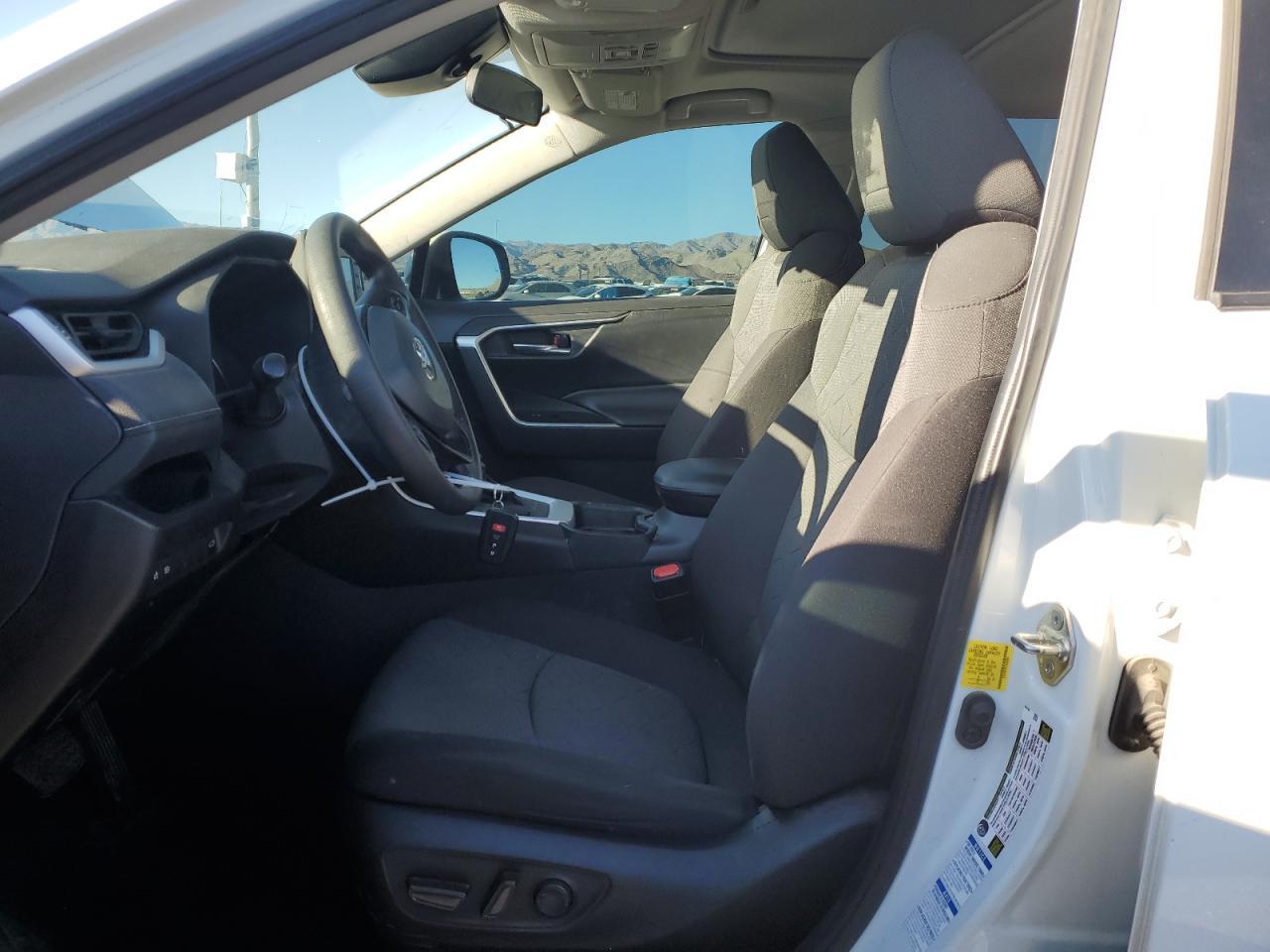 2020 TOYOTA RAV4 XLE - Image 7