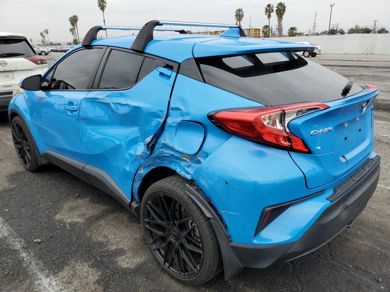 2019 TOYOTA C-HR XLE - Фото 2