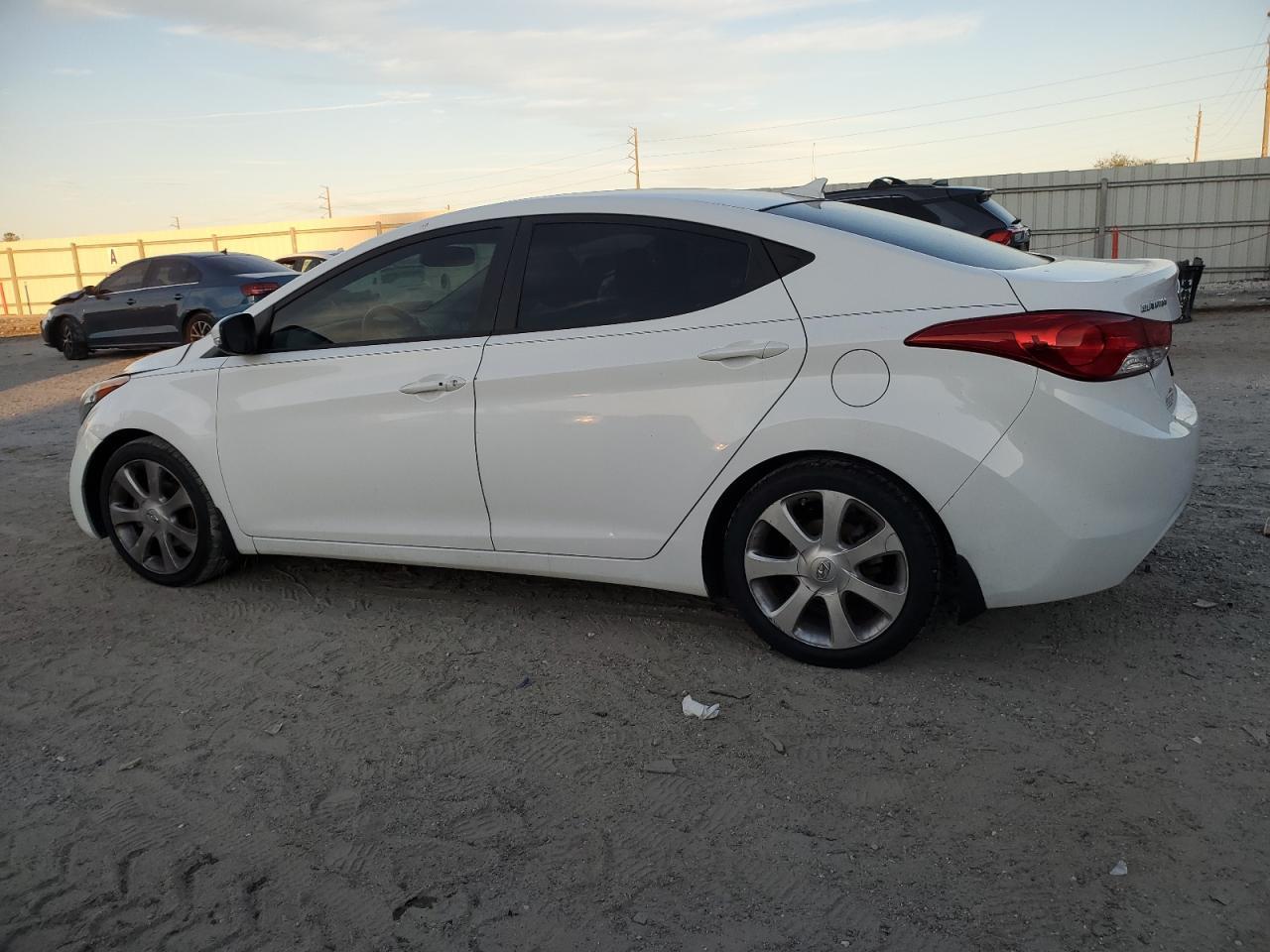 2013 HYUNDAI ELANTRA GL - Image 2