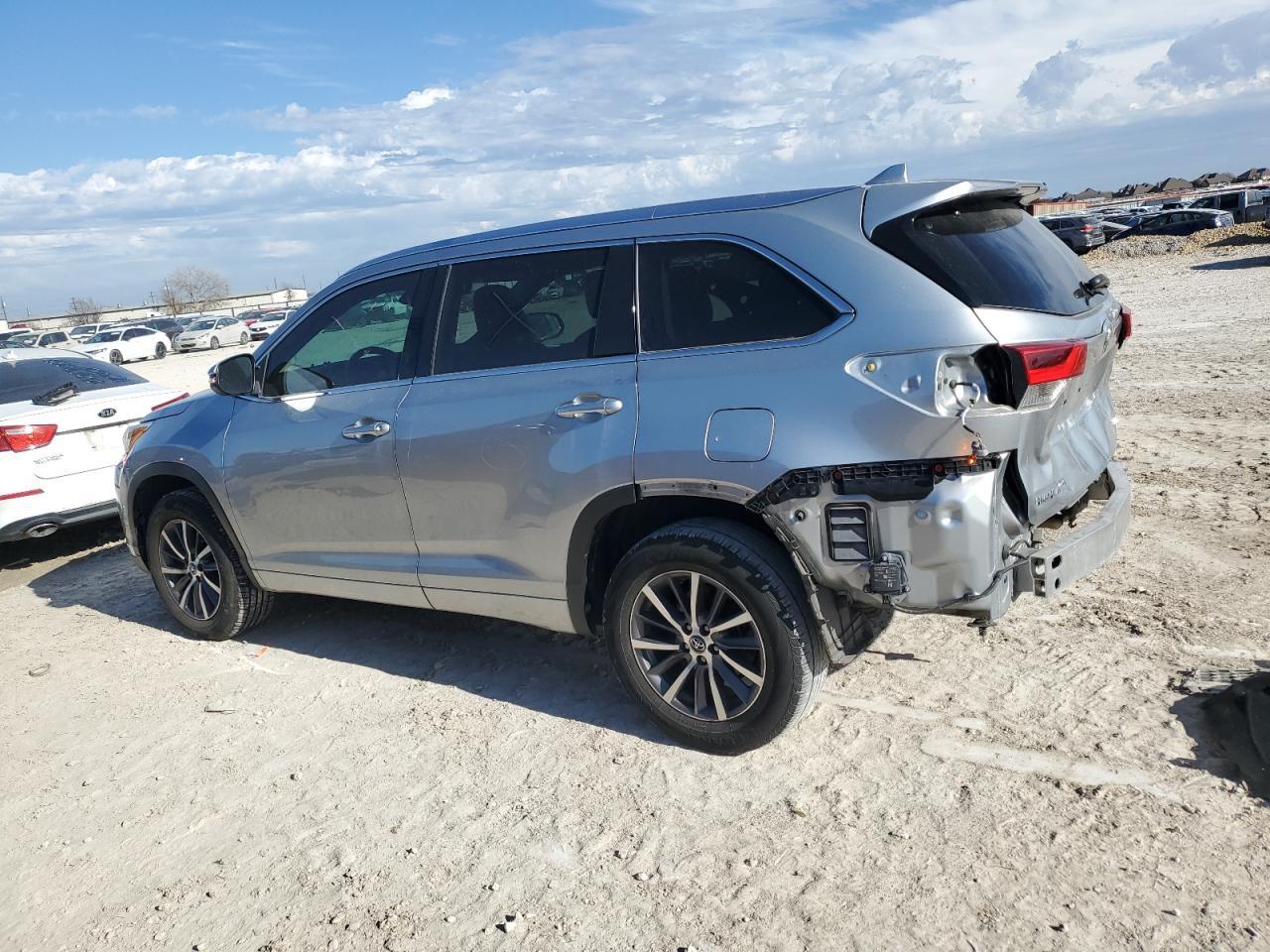 2018 TOYOTA HIGHLANDER - Image 2