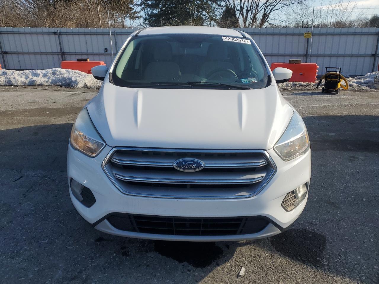 2017 FORD ESCAPE SE - Image 5