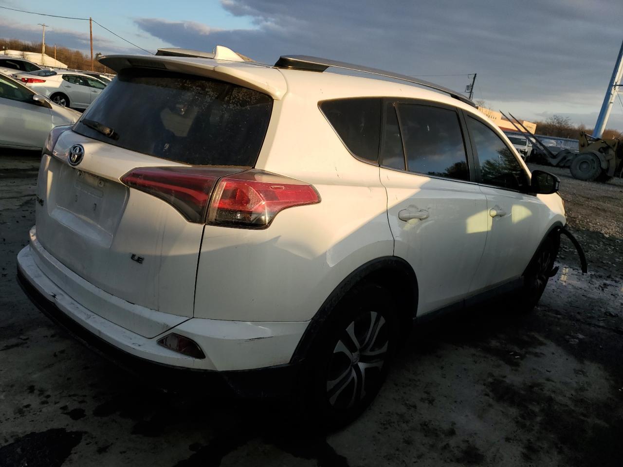 2017 TOYOTA RAV4 LE - Image 3