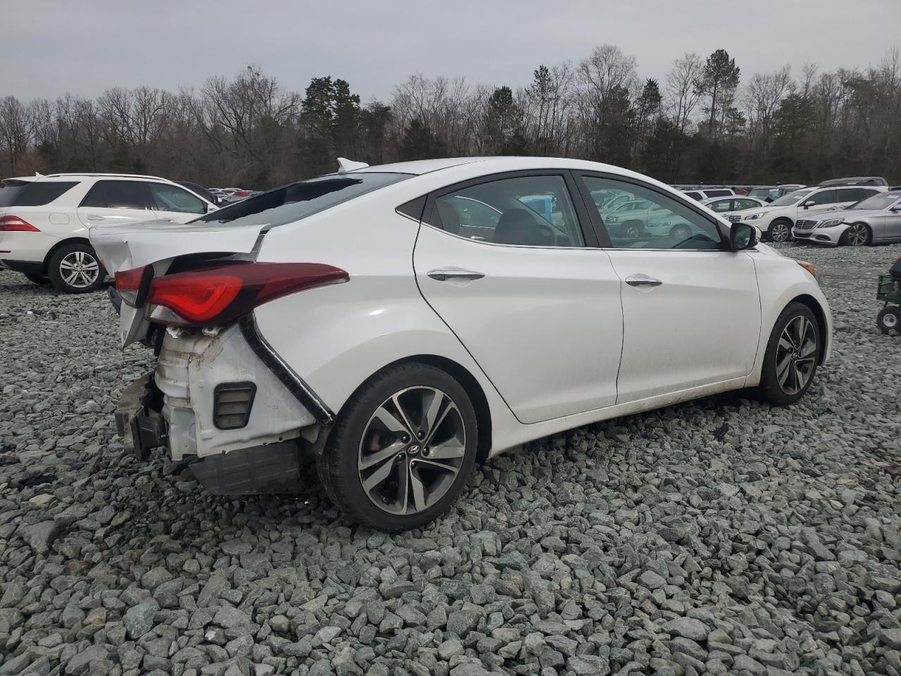 2015 HYUNDAI ELANTRA SE - Image 3