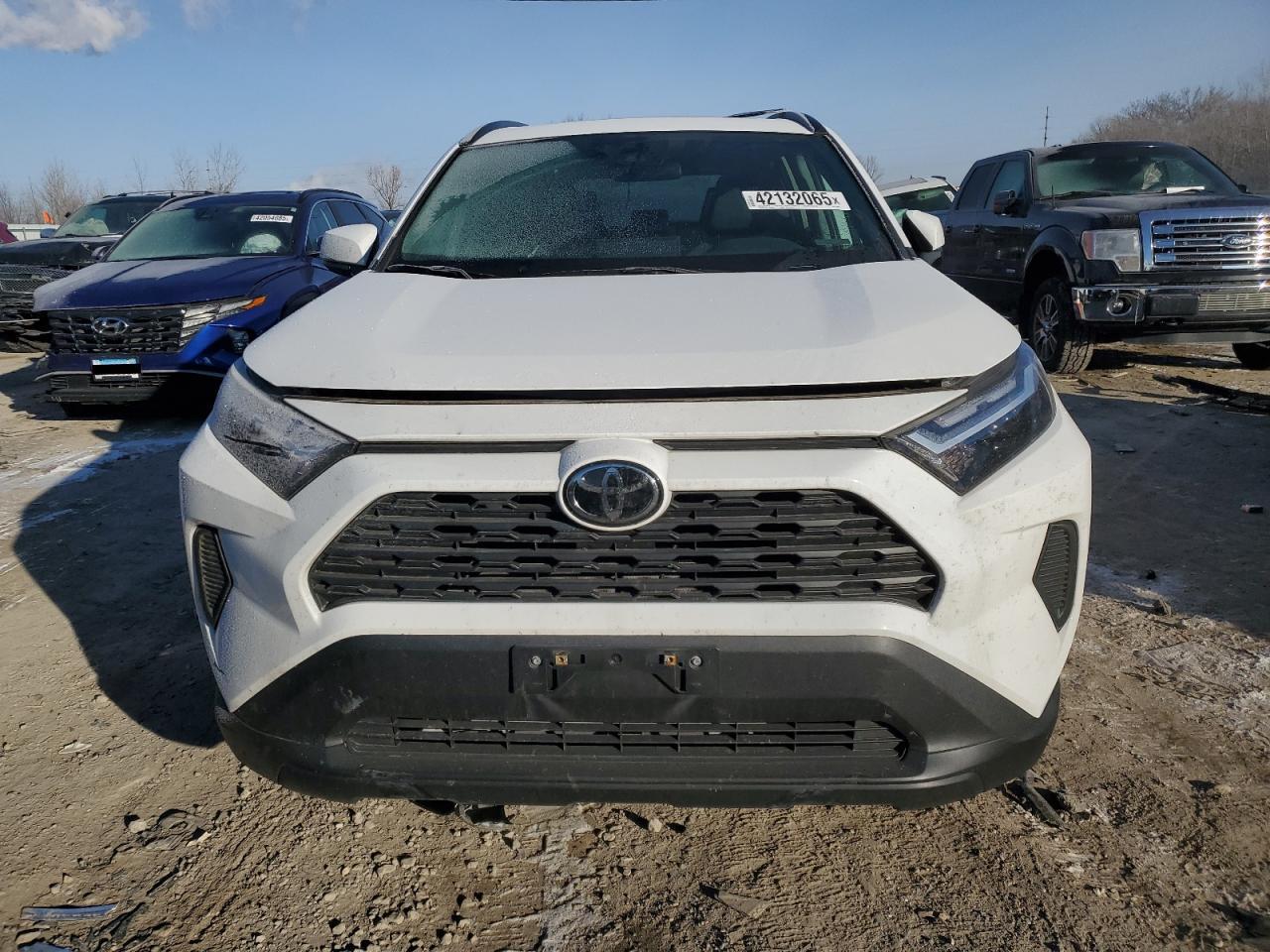 2022 TOYOTA RAV4 XLE - Image 5