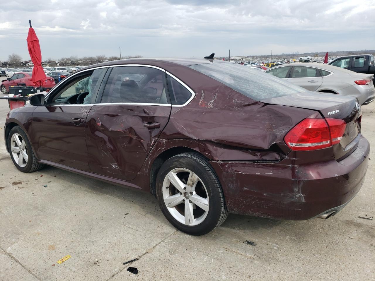 2013 VOLKSWAGEN PASSAT SE - Image 2