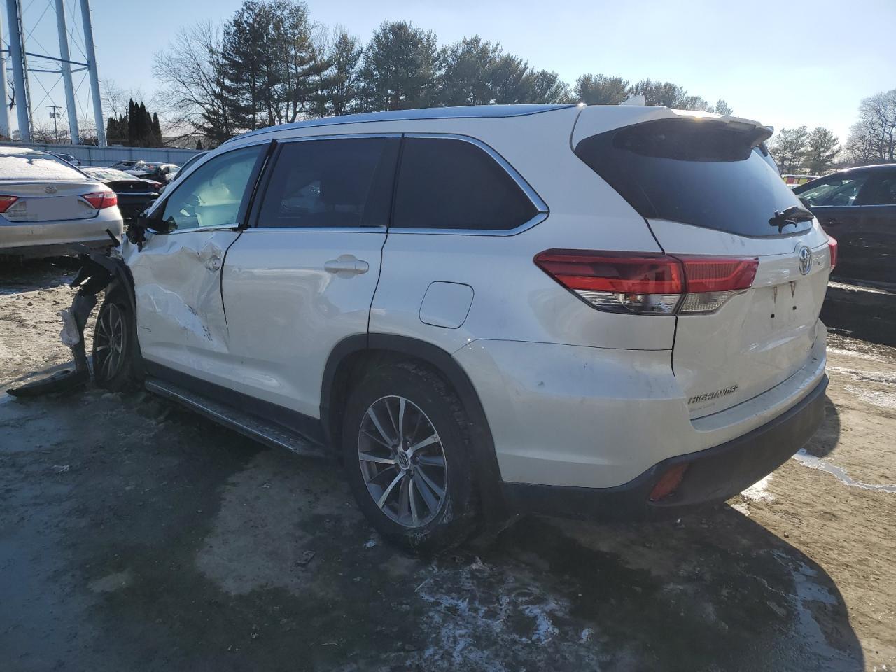 2019 TOYOTA HIGHLANDER - Image 2