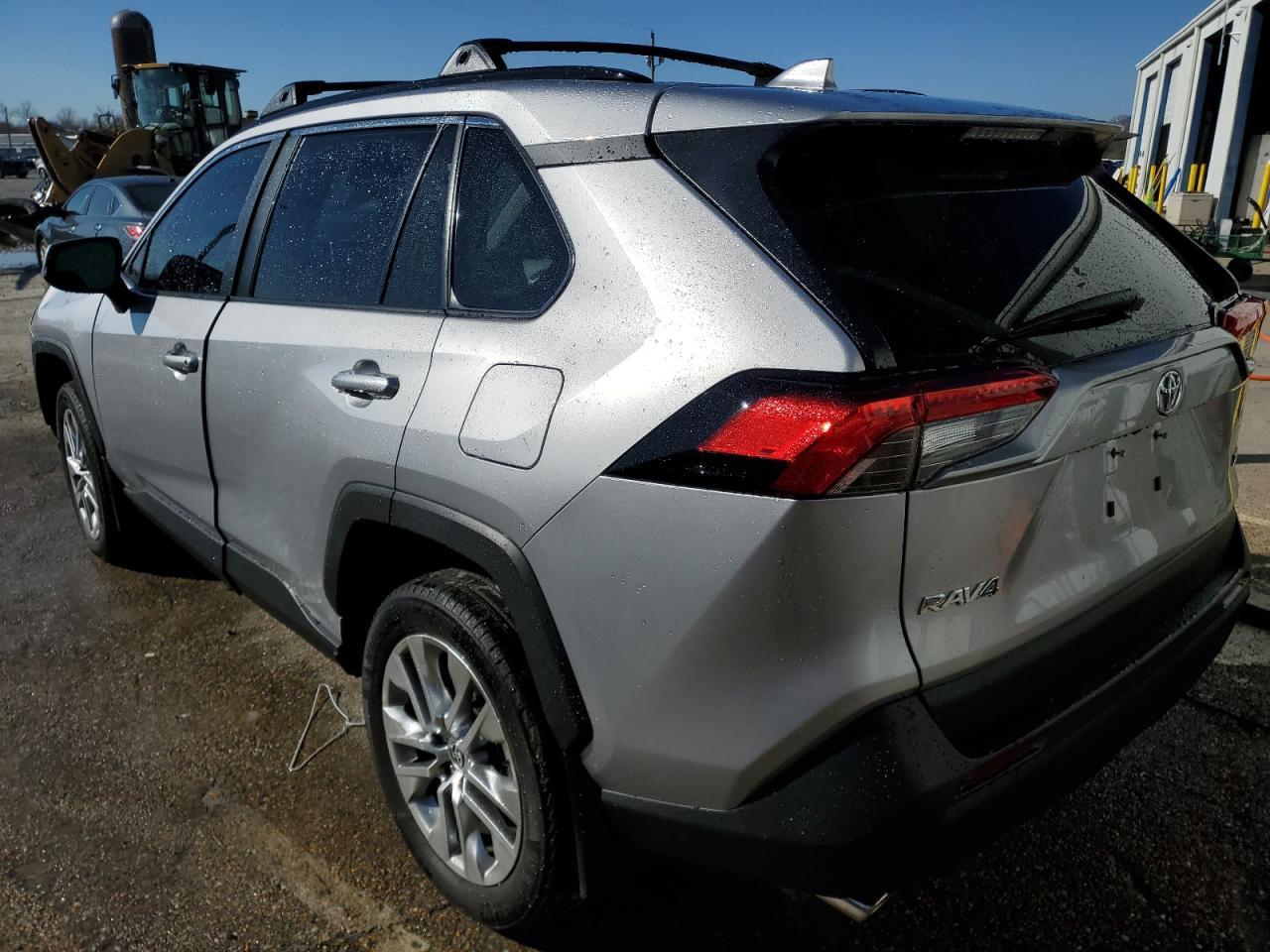 2024 TOYOTA RAV4 XLE P - Фото 2