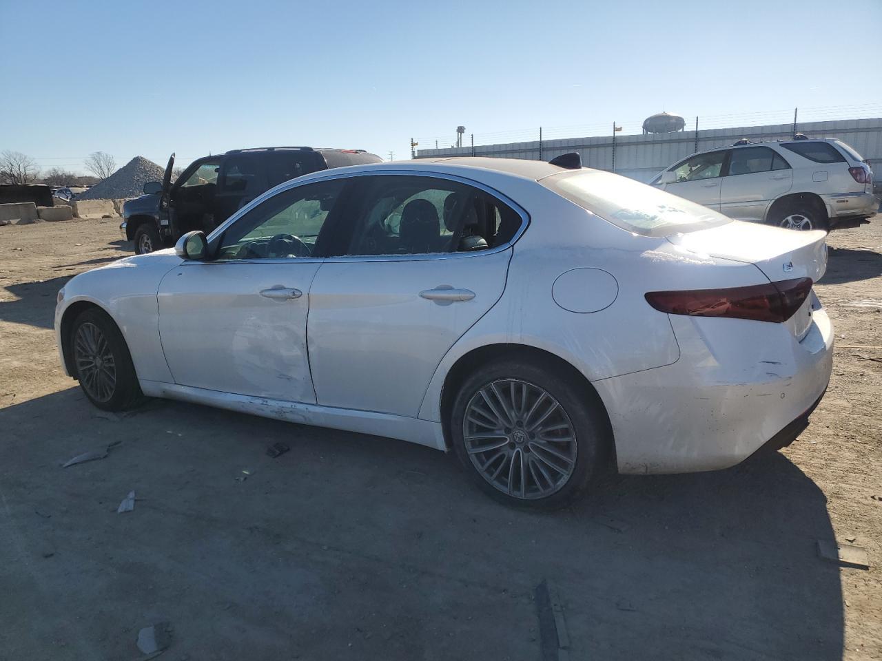 2017 ALFA ROMEO GIULIA TI - Фото 2