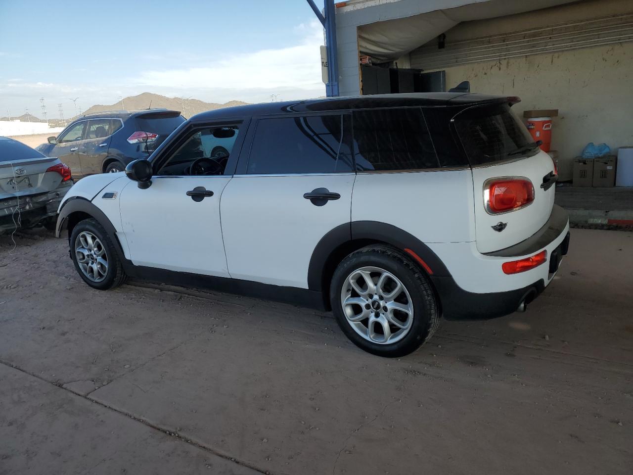 2016 MINI COOPER CLU - Image 2