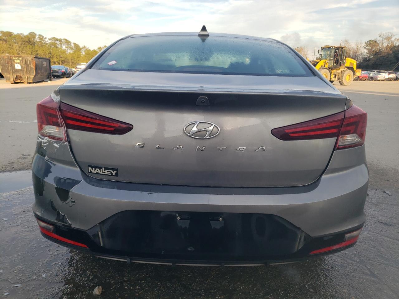 2019 HYUNDAI ELANTRA SE - Image 6