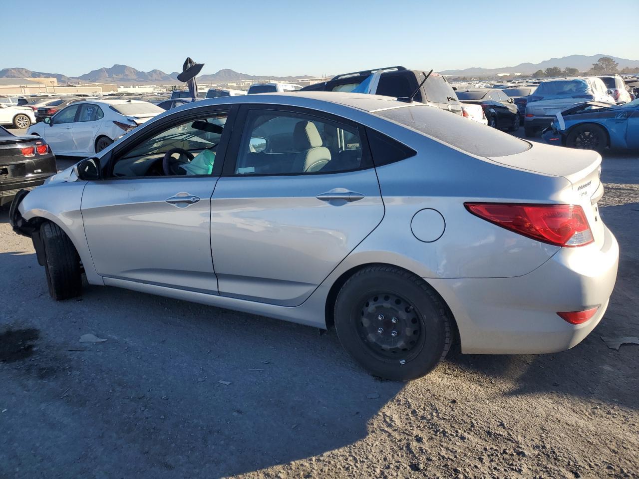 2016 HYUNDAI ACCENT SE - Фото 2
