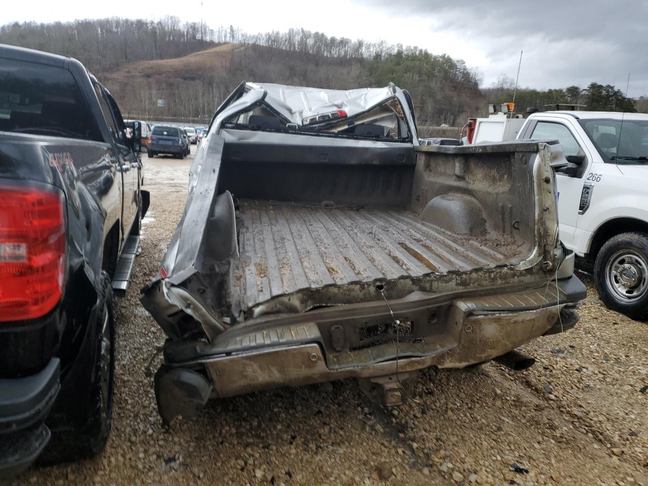 2017 CHEVROLET SILVERADO - Image 2