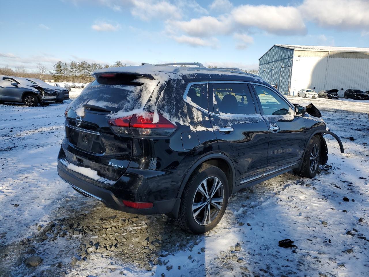 2017 NISSAN ROGUE SV - Image 3