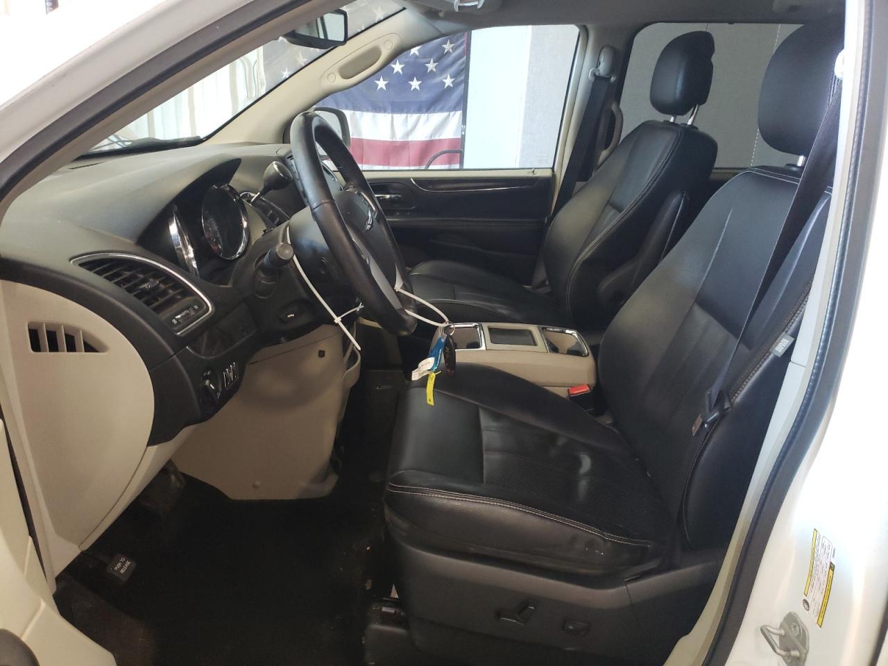 2014 CHRYSLER TOWN & COU - Image 7