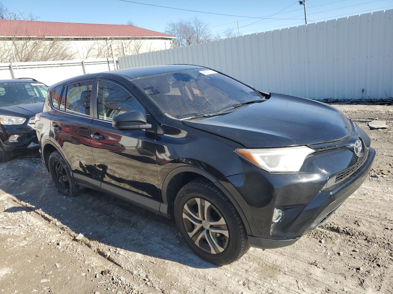 2018 TOYOTA RAV4 LE - Фото 4